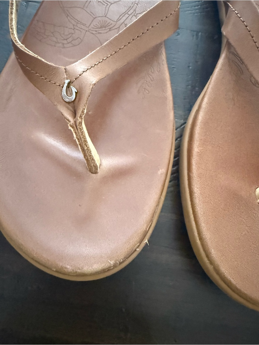 OluKai Women’s Honu Leather Beach Sandals - Picture 2 of 5